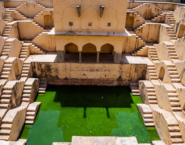 Panna Meena Ka Kund Tour